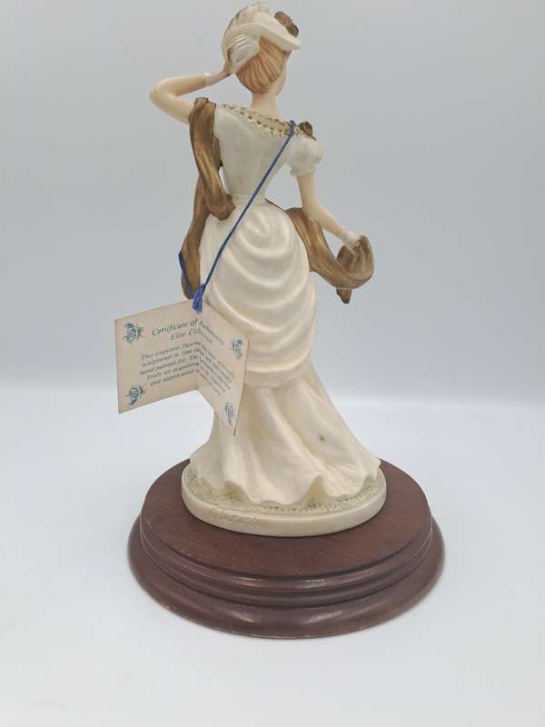 1993 The Leonardo Elite Collection THE PROMELADE Figurine with Certificate.