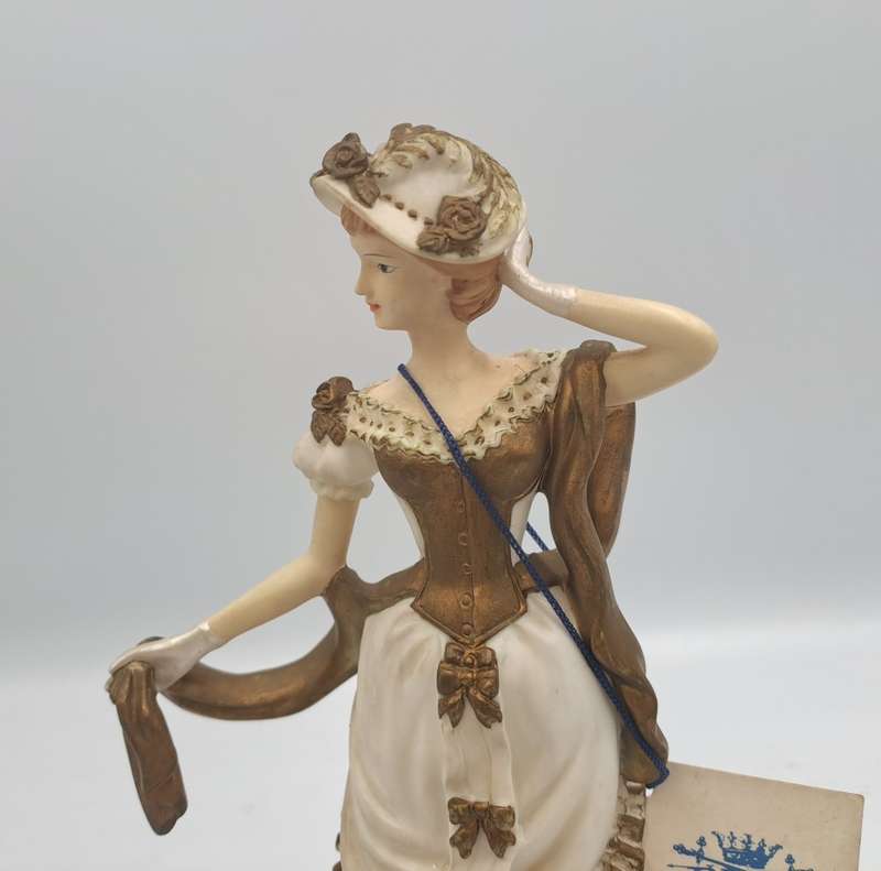 1993 The Leonardo Elite Collection THE PROMELADE Figurine with Certificate.