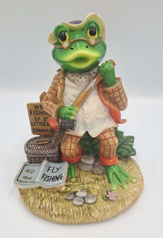 The Leonardo Collection Figurine Little Nook Frog by James Montague