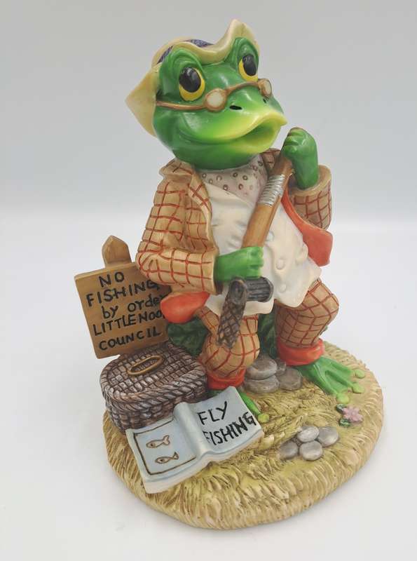 The Leonardo Collection Figurine Little Nook Frog by James Montague