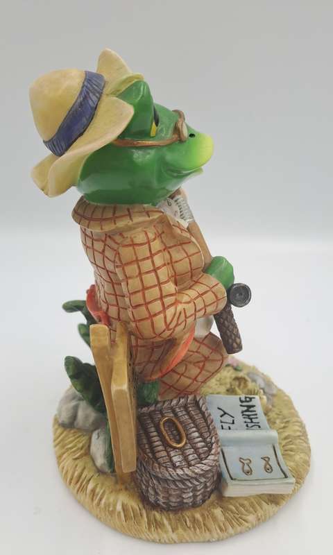 The Leonardo Collection Figurine Little Nook Frog by James Montague