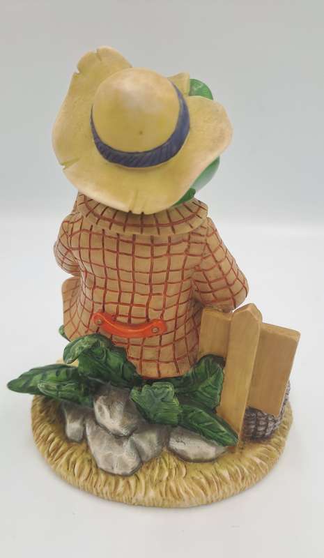 The Leonardo Collection Figurine Little Nook Frog by James Montague