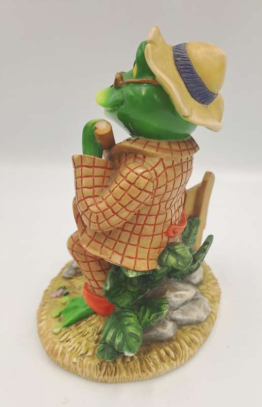 The Leonardo Collection Figurine Little Nook Frog by James Montague