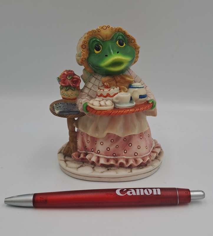 The Leonardo Collection Figurine Little Nook Felicity Frog