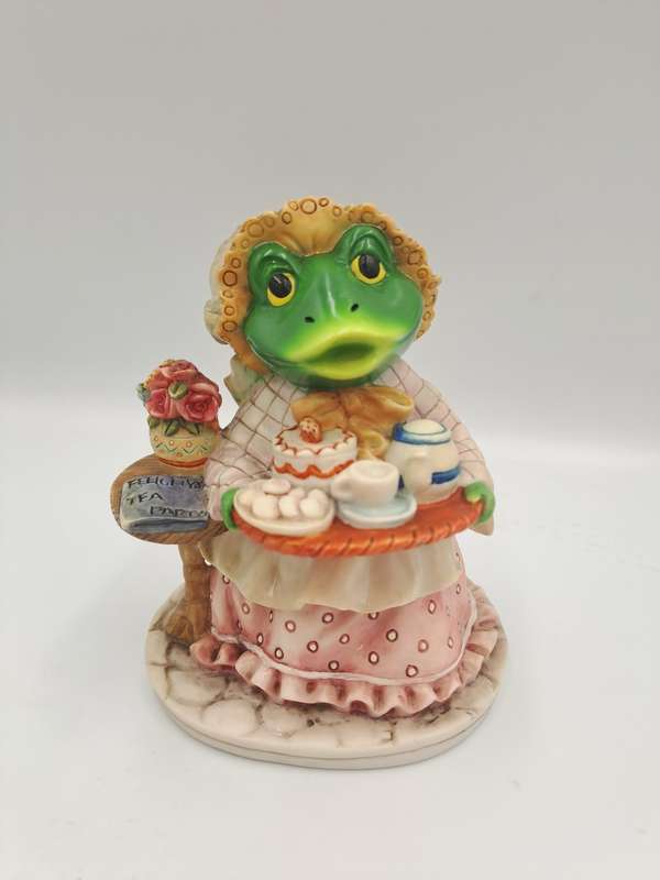 The Leonardo Collection Figurine Little Nook Felicity Frog