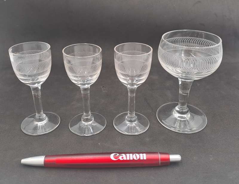 3 Crystal Cherry Glasses  (8,5cm) and matching Coupe Glass  (9,2cm)