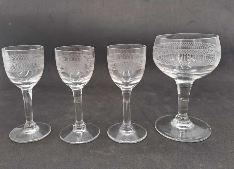 3 Crystal Cherry Glasses  (8,5cm) and matching Coupe Glass  (9,2cm)