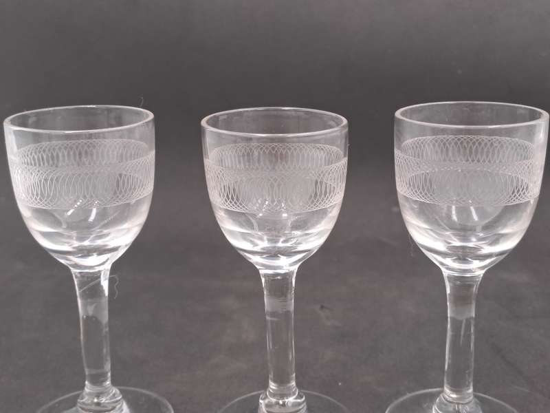 3 Crystal Cherry Glasses  (8,5cm) and matching Coupe Glass  (9,2cm)