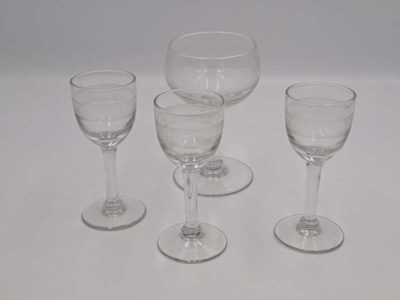3 Crystal Cherry Glasses  (8,5cm) and matching Coupe Glass  (9,2cm)