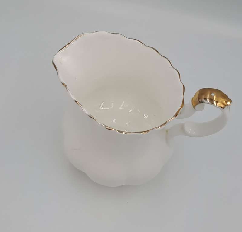 Vintage Royal Albert  val d`or Tea Creamer 11,5cm(H) x 12cm x 8,5cm