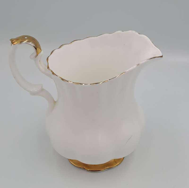 Vintage Royal Albert  val d`or Tea Creamer 11,5cm(H) x 12cm x 8,5cm