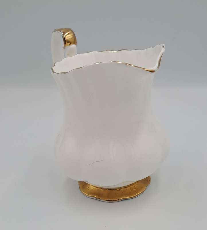 Vintage Royal Albert  val d`or Tea Creamer 11,5cm(H) x 12cm x 8,5cm