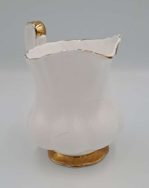 Vintage Royal Albert  val d`or Tea Creamer 11,5cm(H) x 12cm x 8,5cm