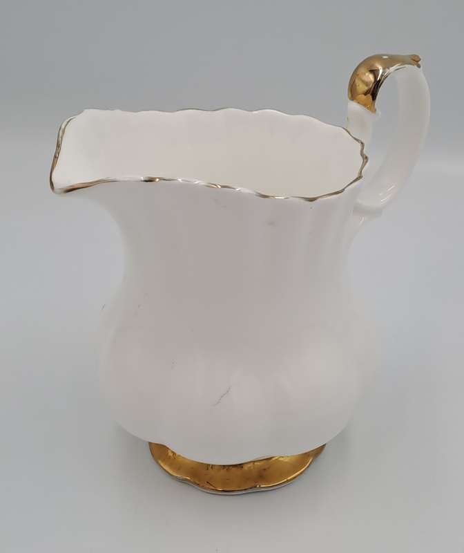 Vintage Royal Albert  val d`or Tea Creamer 11,5cm(H) x 12cm x 8,5cm