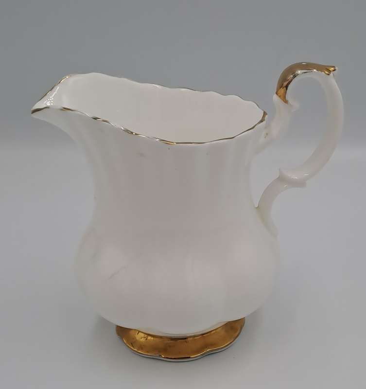 Vintage Royal Albert  val d`or Tea Creamer 11,5cm(H) x 12cm x 8,5cm