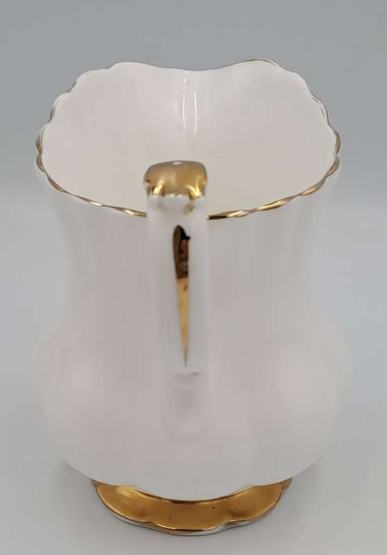 Vintage Royal Albert  val d`or Tea Creamer 11,5cm(H) x 12cm x 8,5cm