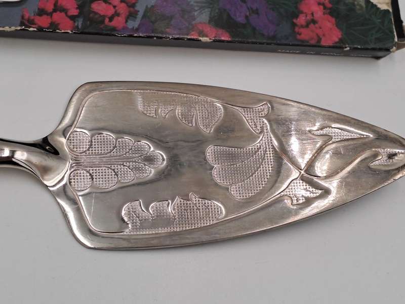 Vintage Silver Plated Cake Server -Boxed - Kings Pattern