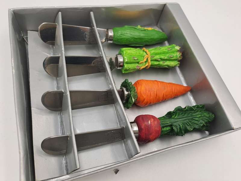 4 Abbott Collection Vegetable Stainless steel Cheese spreader Knifes -Boxed