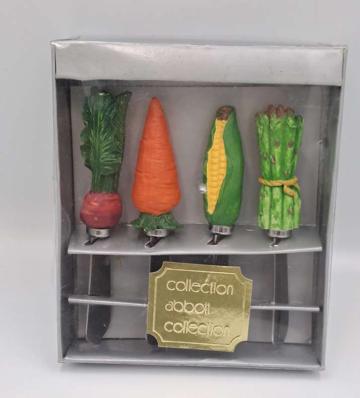 4 Abbott Collection Vegetable Stainless steel Cheese spreader Knifes -Boxed