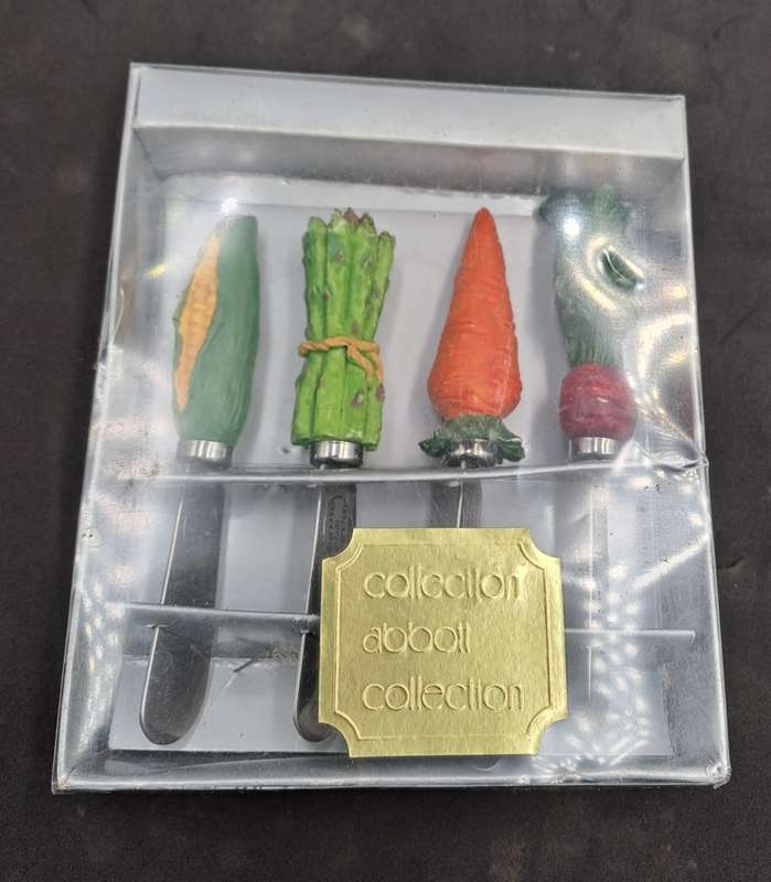 4 Abbott Collection Vegetable Stainless steel Cheese spreader Knifes -Boxed