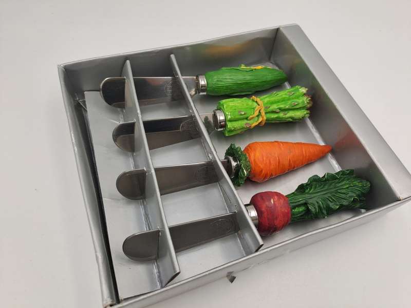 4 Abbott Collection Vegetable Stainless steel Cheese spreader Knifes -Boxed