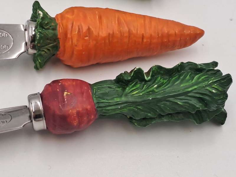 4 Abbott Collection Vegetable Stainless steel Cheese spreader Knifes -Boxed