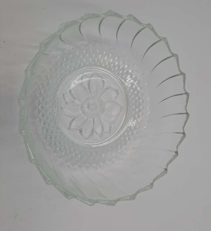 Vintage World Showcase Gift Collection Silver Plated tray and Glass Sauce Bowl with Spoon-Boxed