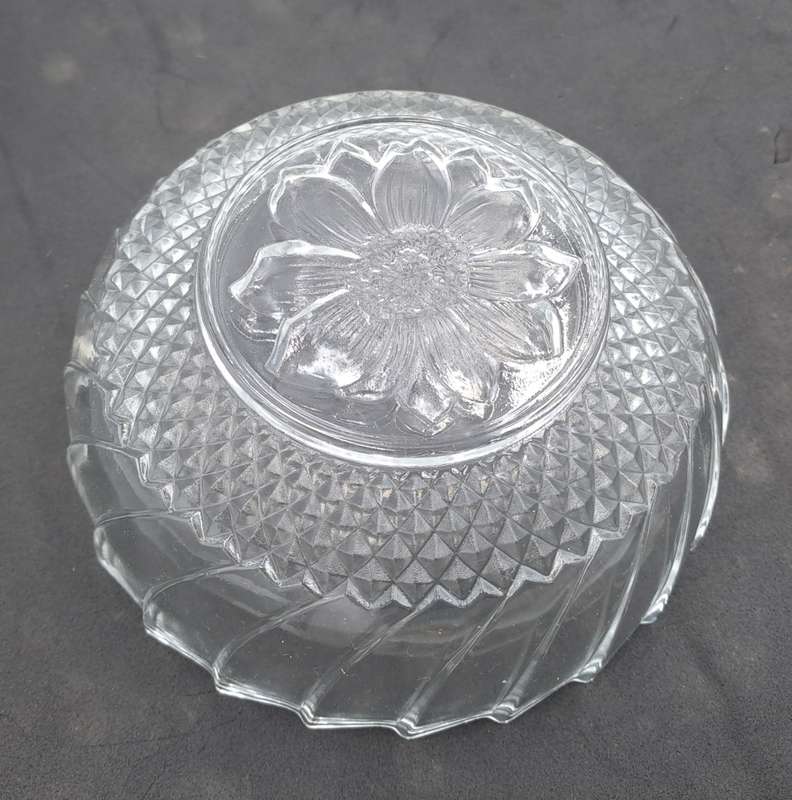 Vintage World Showcase Gift Collection Silver Plated tray and Glass Sauce Bowl with Spoon-Boxed