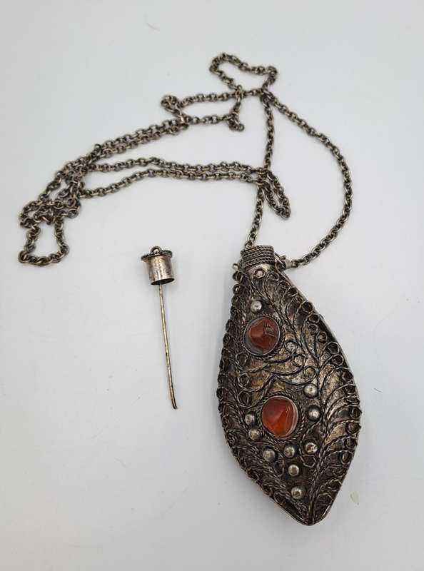 Antique Metal Perfume Bottle with 80cm chain-Necklace -