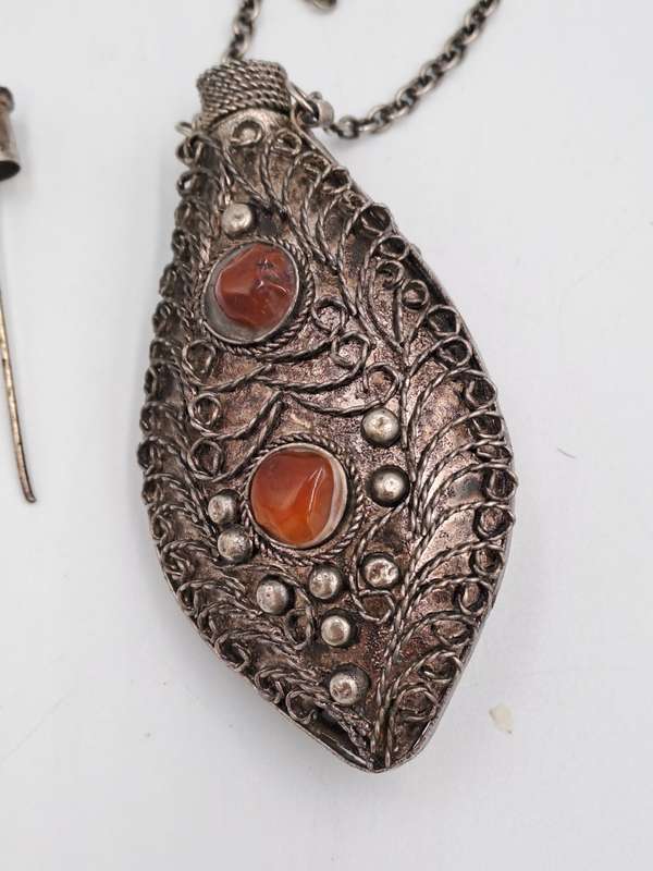 Antique Metal Perfume Bottle with 80cm chain-Necklace -