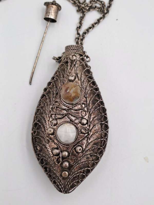 Antique Metal Perfume Bottle with 80cm chain-Necklace -