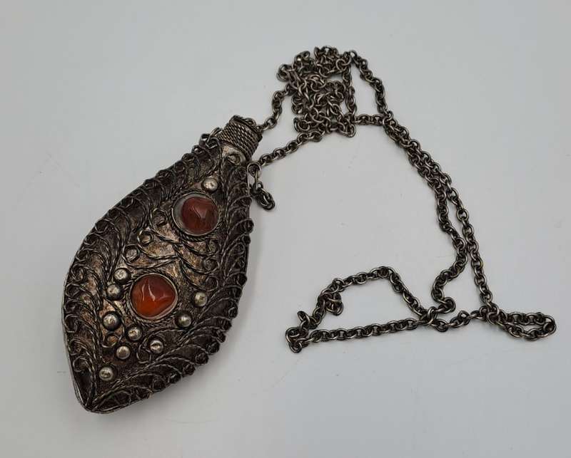 Antique Metal Perfume Bottle with 80cm chain-Necklace -