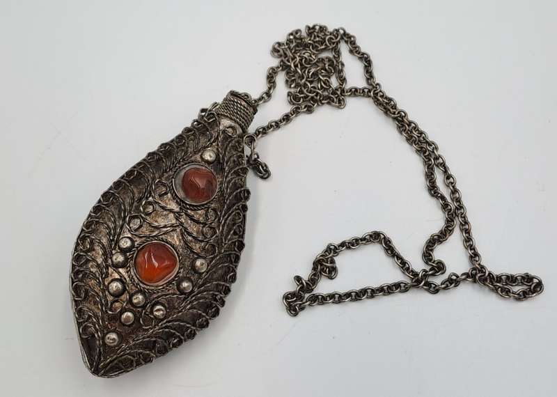 Antique Metal Perfume Bottle with 80cm chain-Necklace -