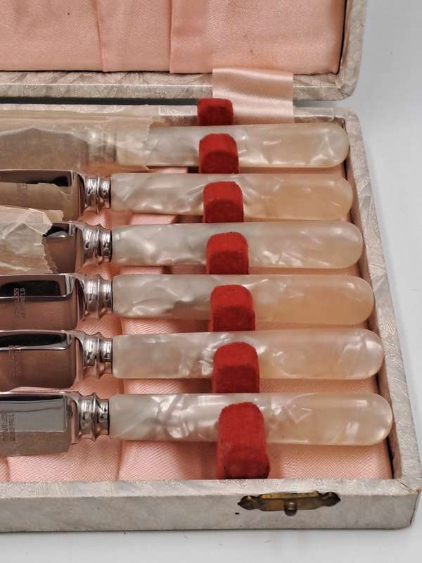 1950`s Priestley & Moore Mother of Pearl Knife set -Boxed -Unused-Sheffield England