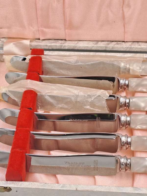 1950`s Priestley & Moore Mother of Pearl Knife set -Boxed -Unused-Sheffield England