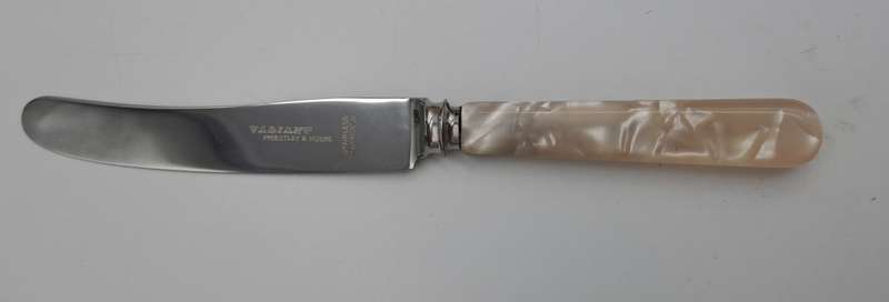 1950`s Priestley & Moore Mother of Pearl Knife set -Boxed -Unused-Sheffield England