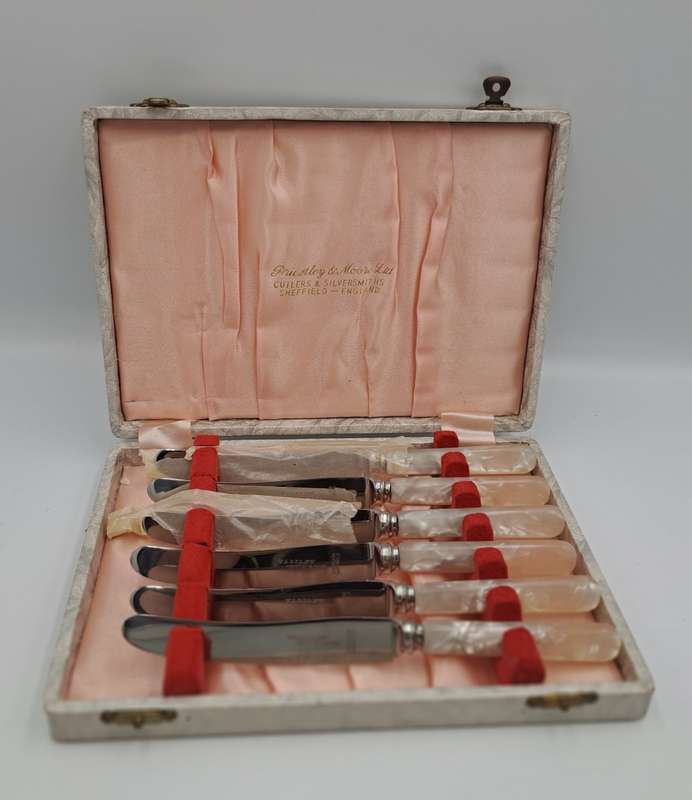 1950`s Priestley & Moore Mother of Pearl Knife set -Boxed -Unused-Sheffield England