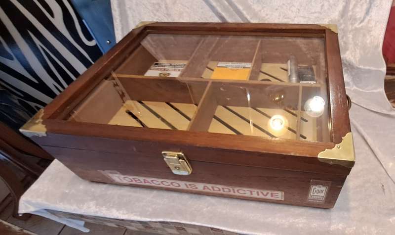 Large Vintage Wood Cigar Display Case from the Tobacco Co. with 16 Cigars and 2 cutters.