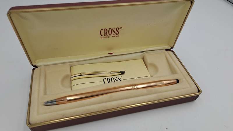 Vintage Cross 1/20 14kt Rolled Gold Ball Point Desk Pen in original Case