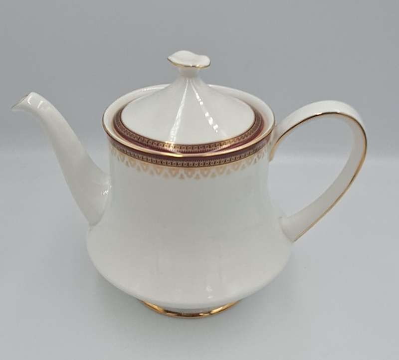 Vintage Paragon Holyrood (By Appointed To H.M The Queen) Fine Bone China large Tea Pot.
