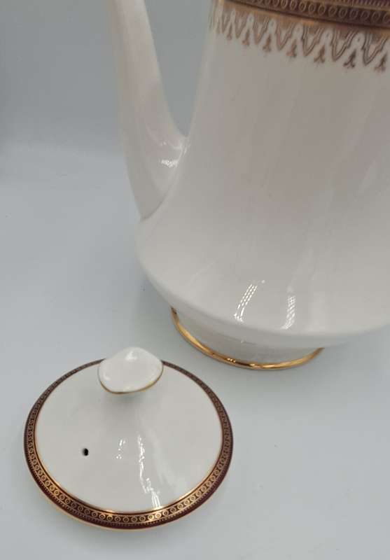 Vintage Paragon Holyrood (By Appointed To H.M The Queen) Fine Bone China large Tea Pot.