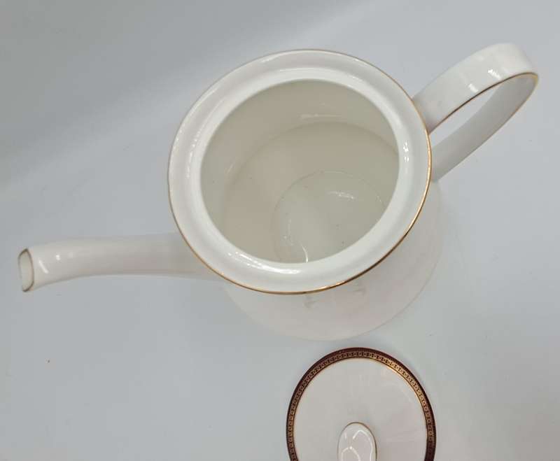 Vintage Paragon Holyrood (By Appointed To H.M The Queen) Fine Bone China large Tea Pot.