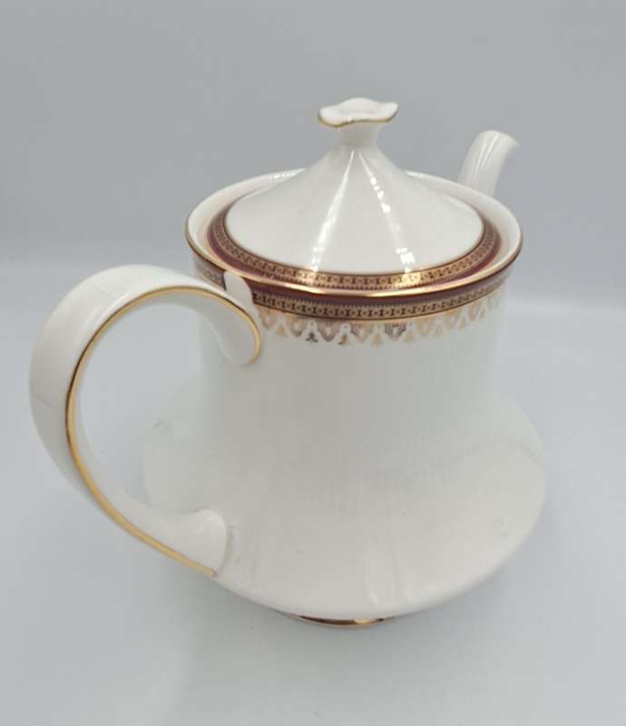 Vintage Paragon Holyrood (By Appointed To H.M The Queen) Fine Bone China large Tea Pot.