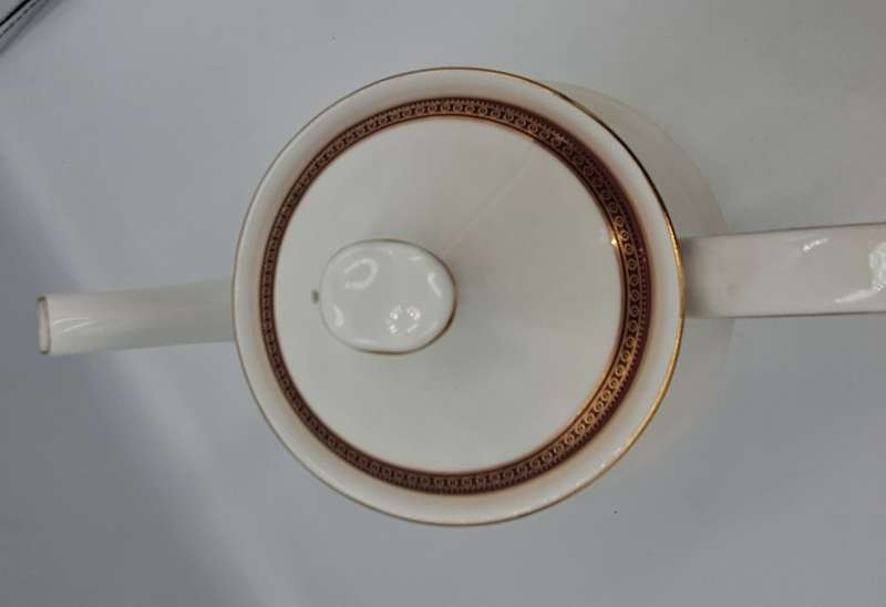 Vintage Paragon Holyrood (By Appointed To H.M The Queen) Fine Bone China large Tea Pot.