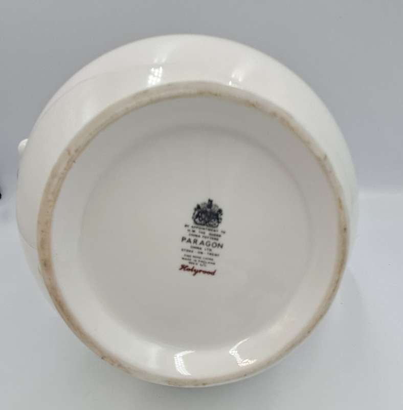 Vintage Paragon Holyrood (By Appointed To H.M The Queen) Fine Bone China large Tea Pot.