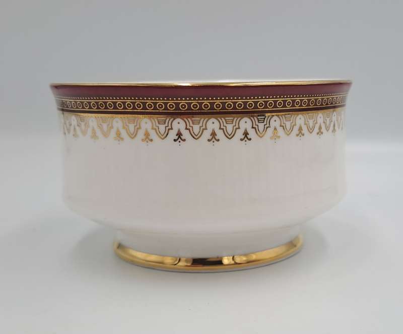 Vintage 1984 Royal Albert Holyrood Fine Bone China Tea Sugar bowl.