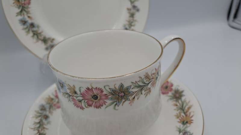 Vintage Paragon BELINDA By appointment to her Majesty the Queen Trio-4 available