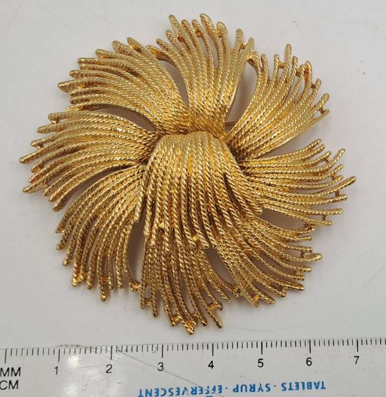 large Vintage 1960's Monet Gordelia Gold Plated Brooch