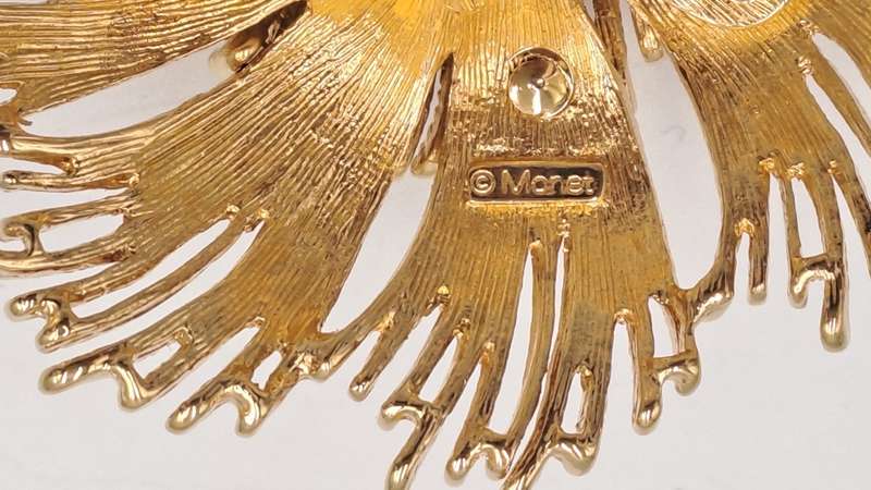 large Vintage 1960's Monet Gordelia Gold Plated Brooch