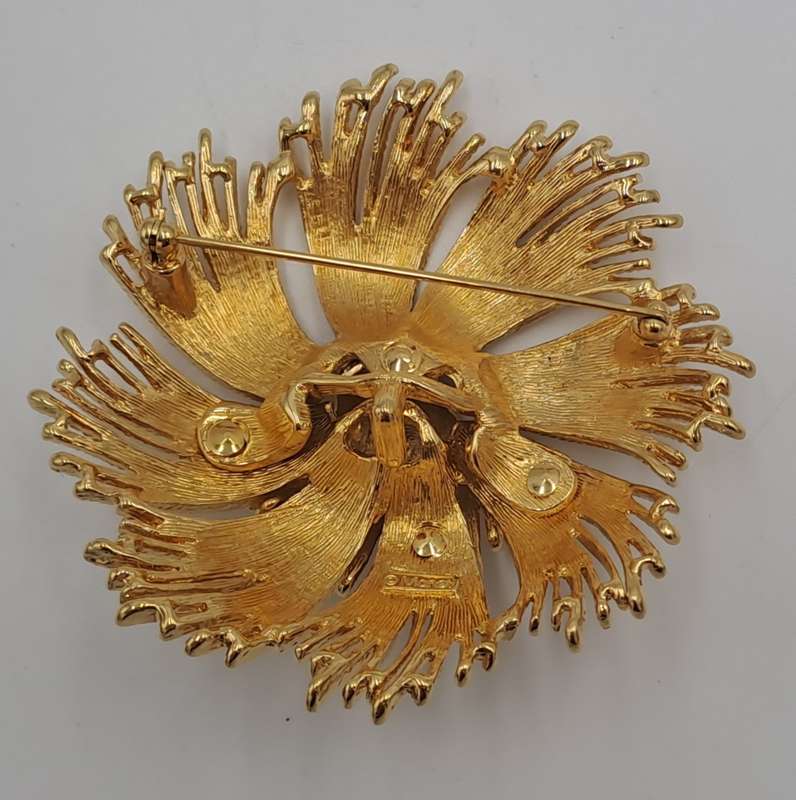 large Vintage 1960's Monet Gordelia Gold Plated Brooch
